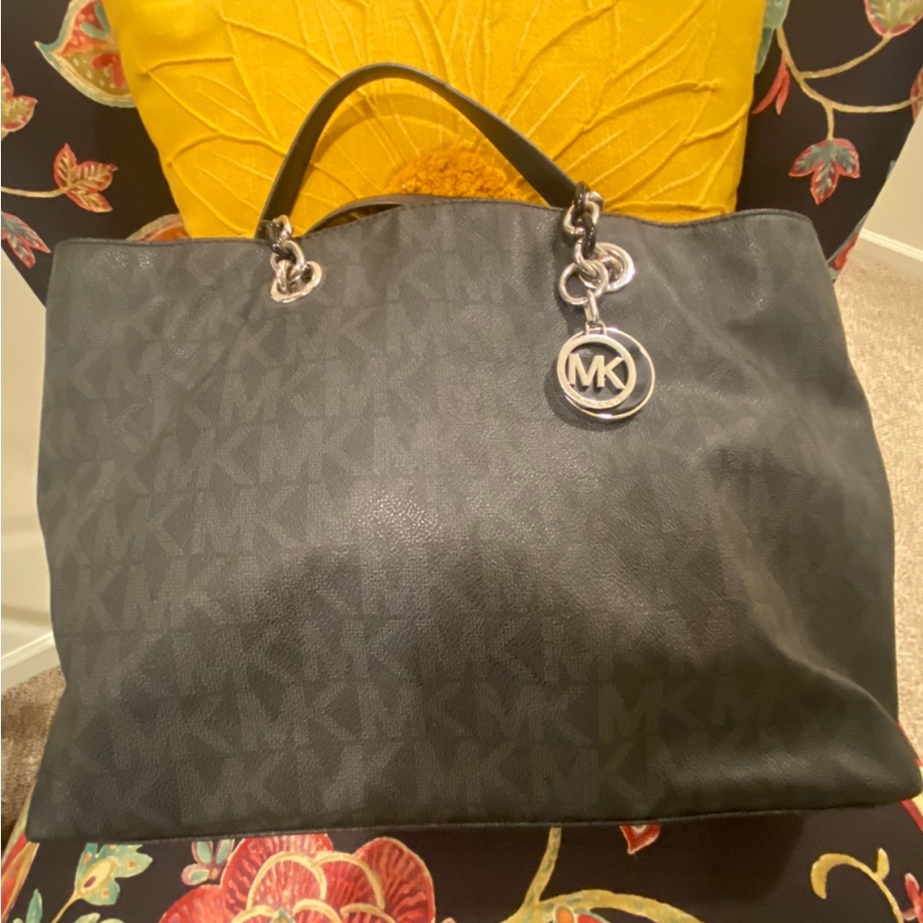 Michael Kors Large Cynthia Tote. Black Signature With Silver Hardware.
